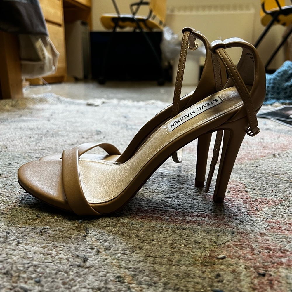 Steve Madden Tan Pumps
